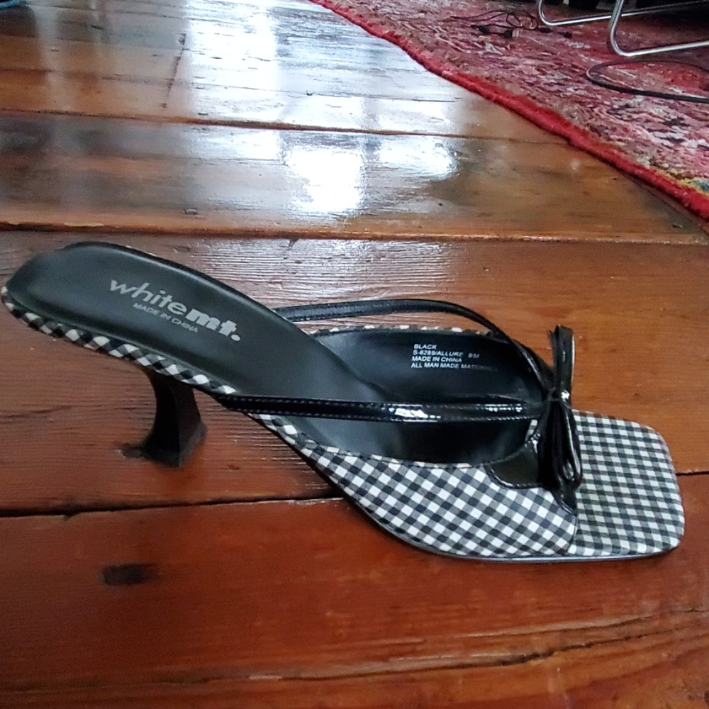 VINTAGE Womans black  and white check sandal